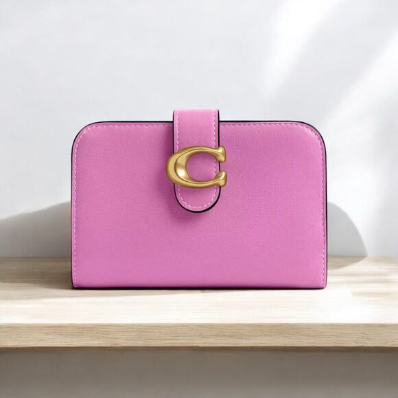 NWT Coach CY234 Tabby Wallet - Picture 1 of 6